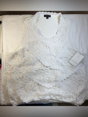 Calligraphie White Lace Sleeveless Tank Top